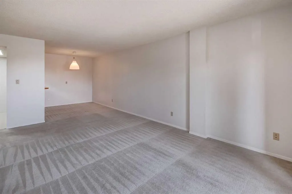 2011 University Drive NW, #403