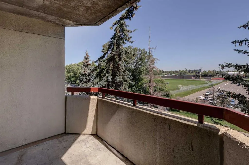2011 University Drive NW, #403