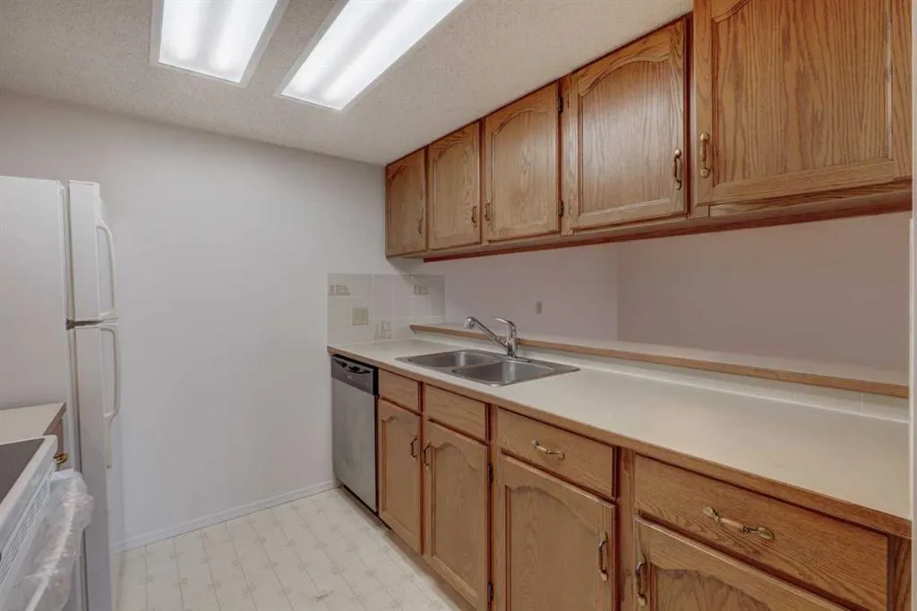 2011 University Drive NW, #403