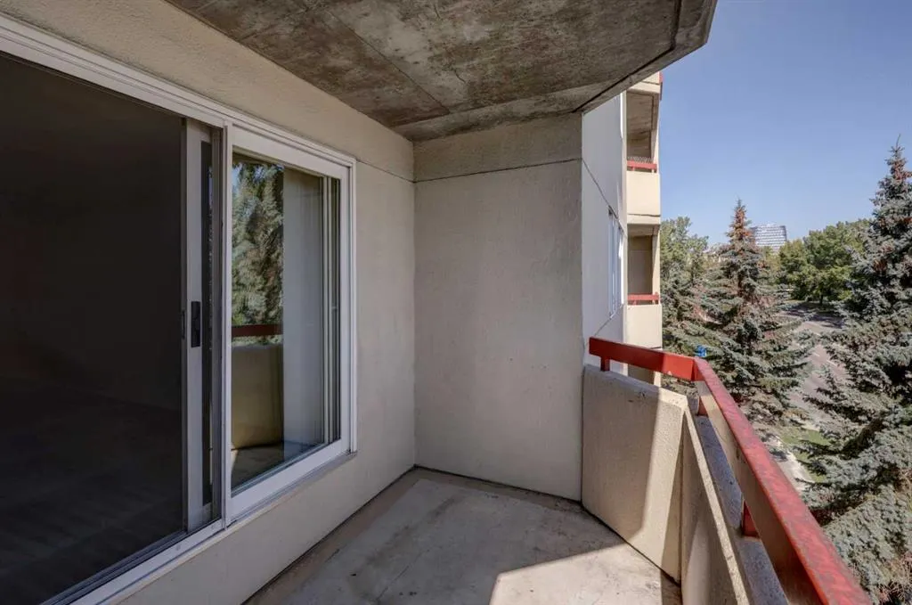 2011 University Drive NW, #403