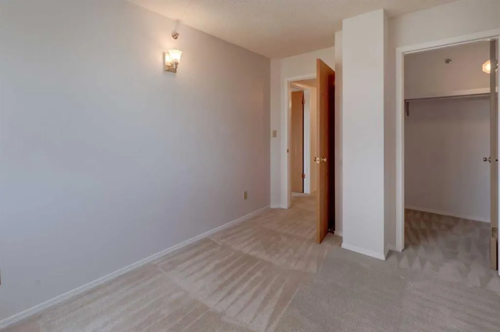 2011 University Drive NW, #403