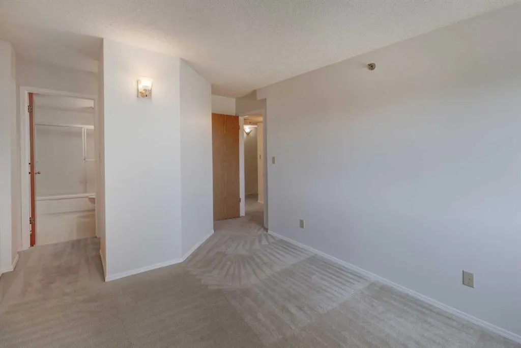 2011 University Drive NW, #403