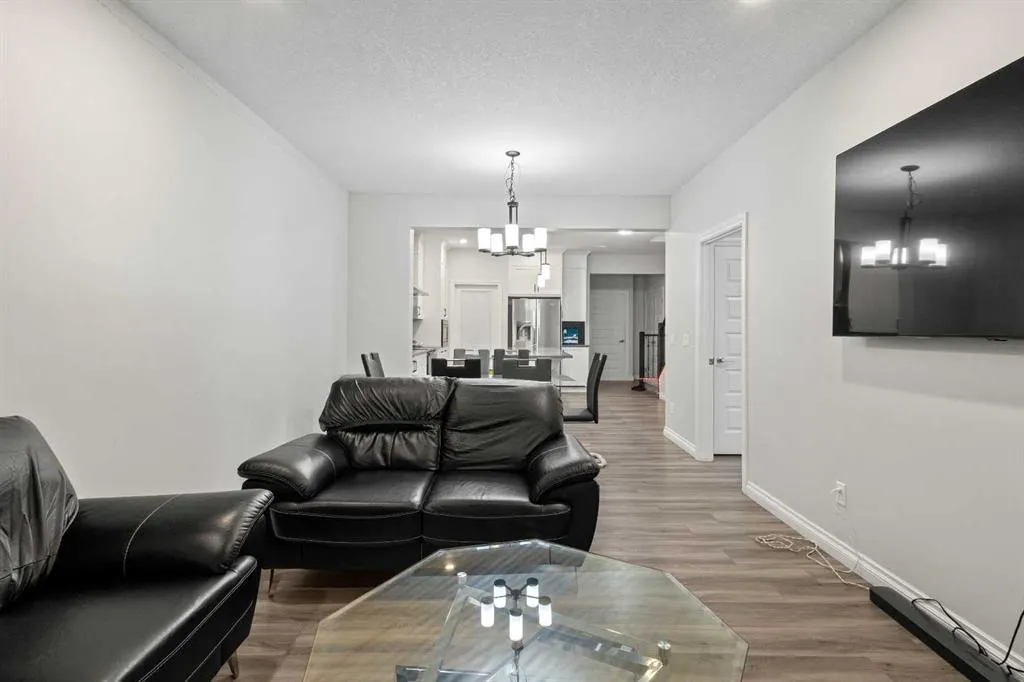 33 Homestead Crescent NE