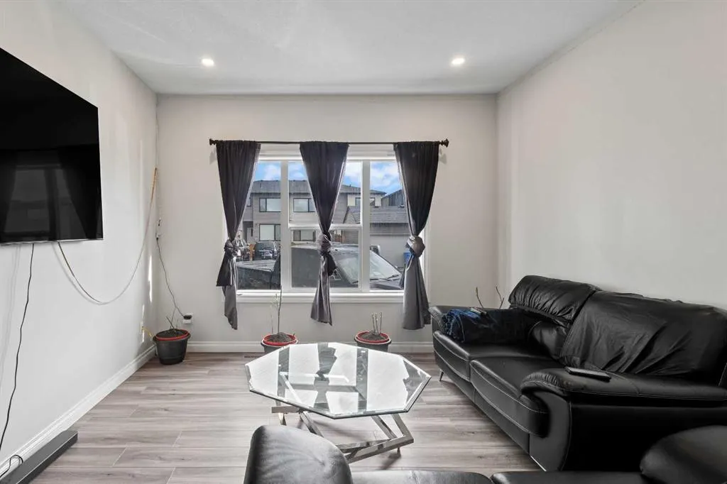 33 Homestead Crescent NE