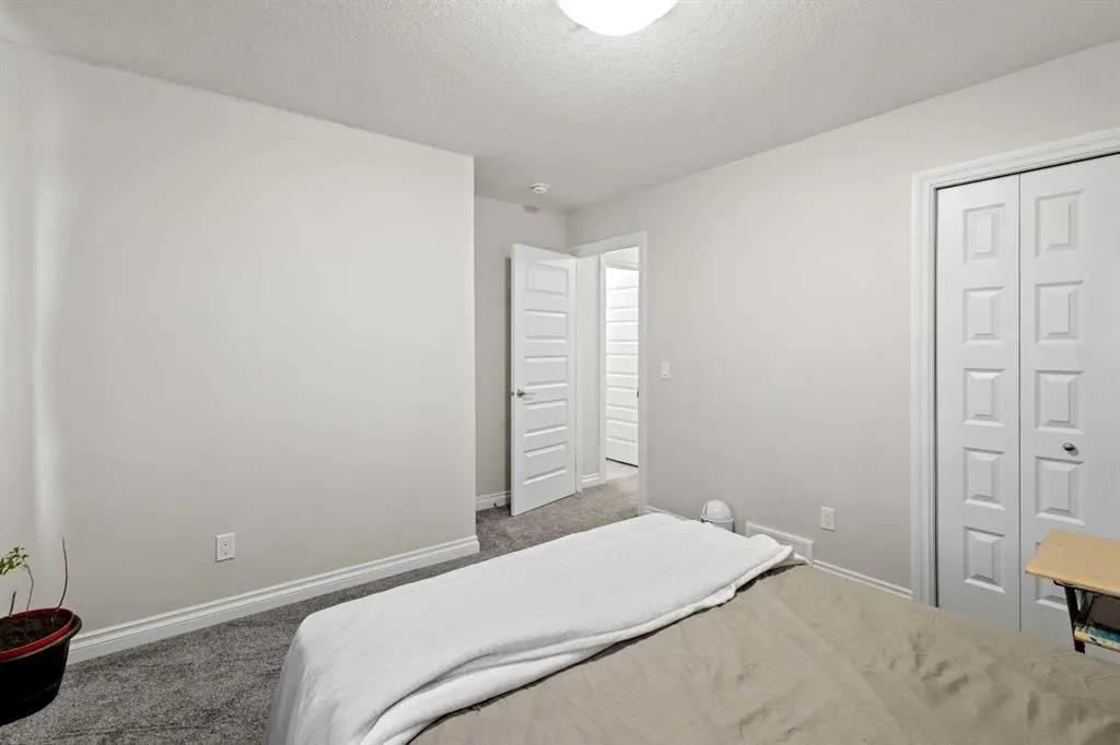 33 Homestead Crescent NE