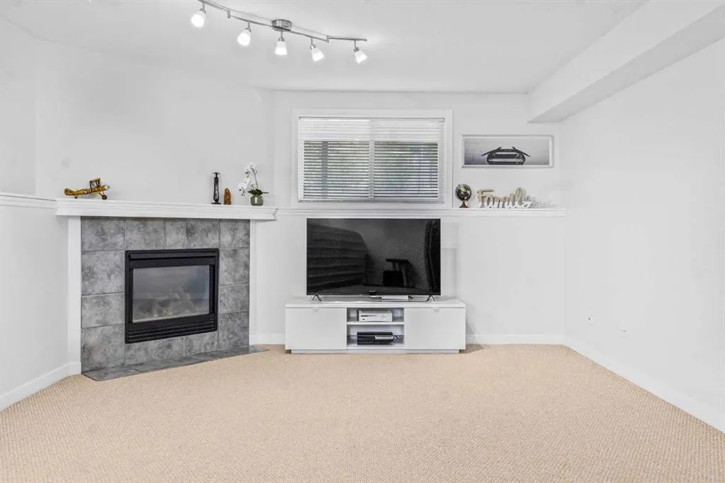 295 Coventry Road NE