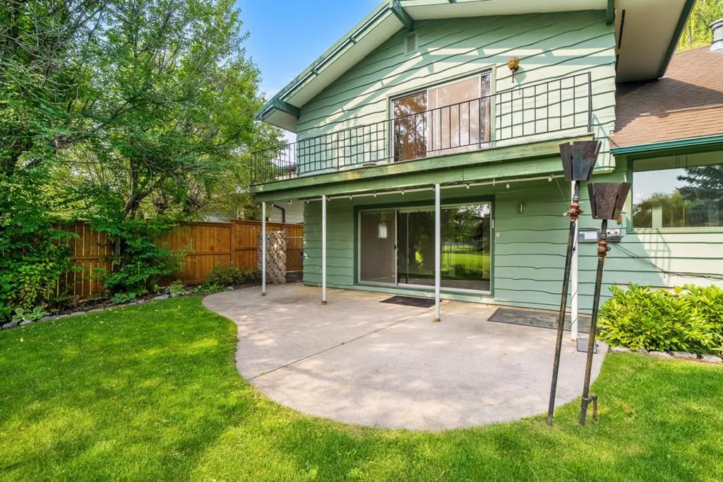 427 Willow Grove Crescent SE