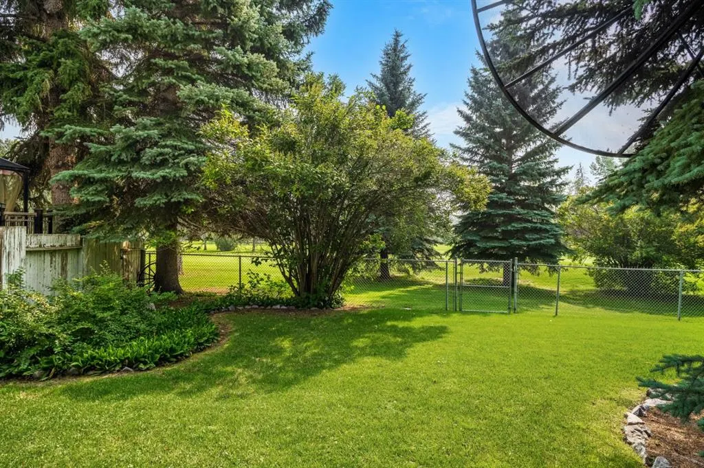 427 Willow Grove Crescent SE
