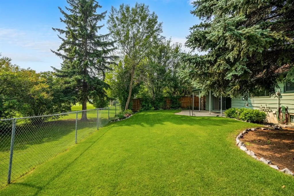 427 Willow Grove Crescent SE