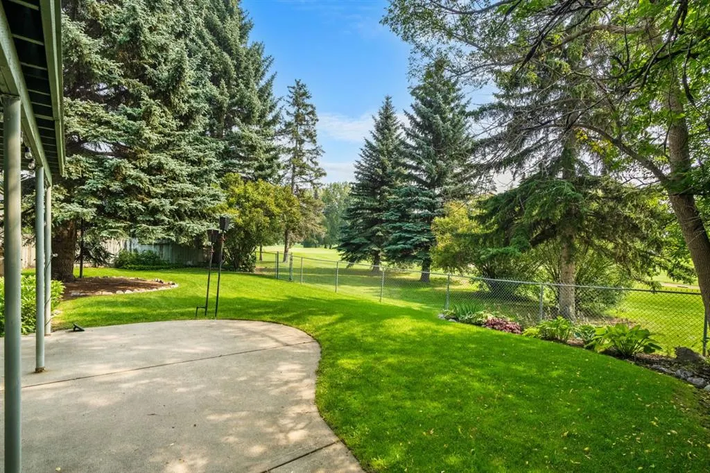 427 Willow Grove Crescent SE