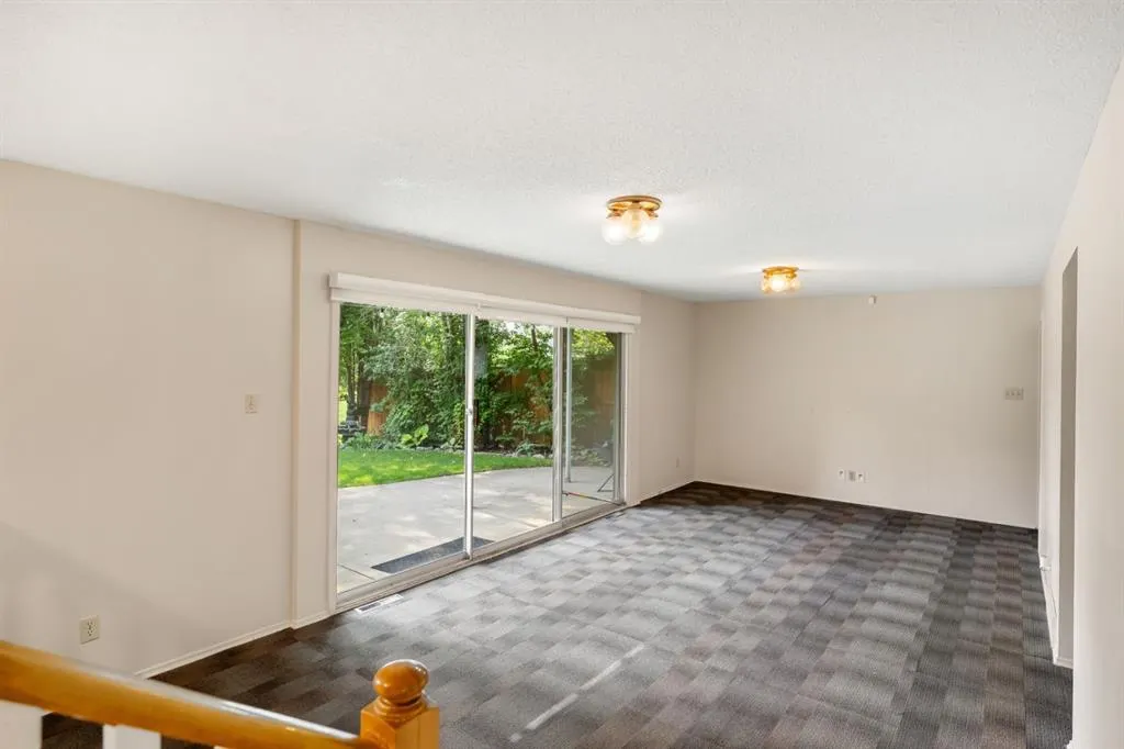 427 Willow Grove Crescent SE