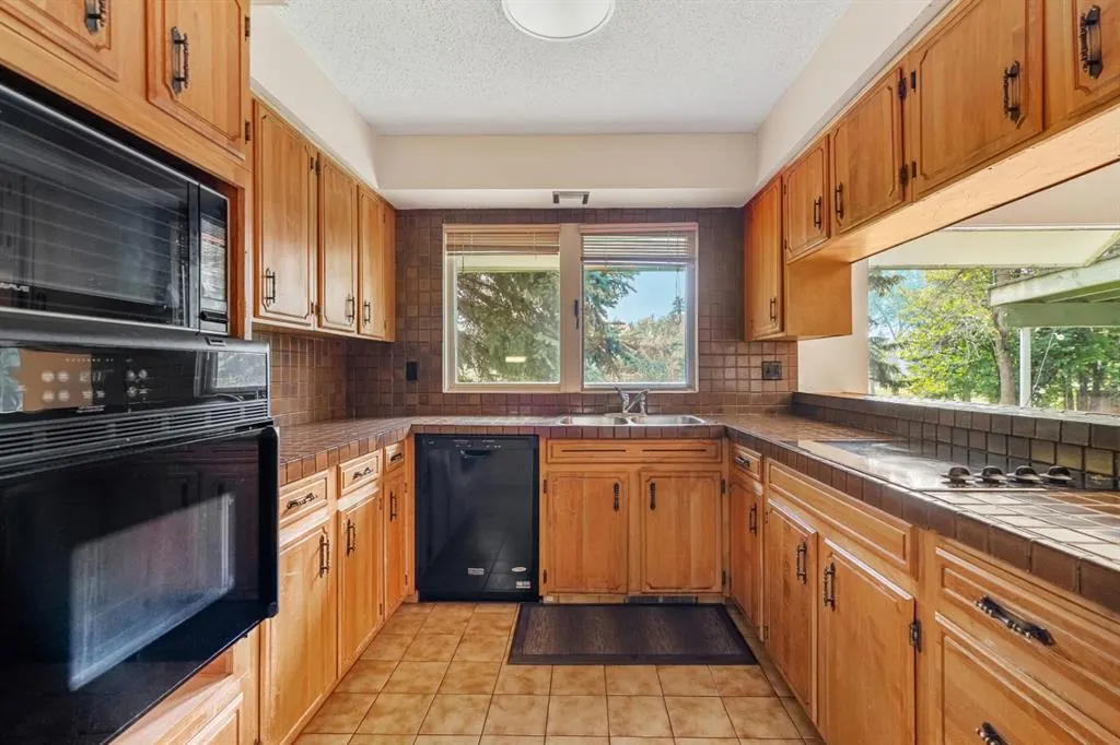 427 Willow Grove Crescent SE