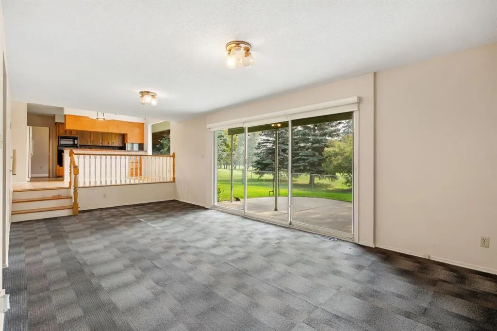 427 Willow Grove Crescent SE