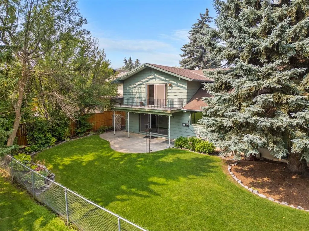427 Willow Grove Crescent SE