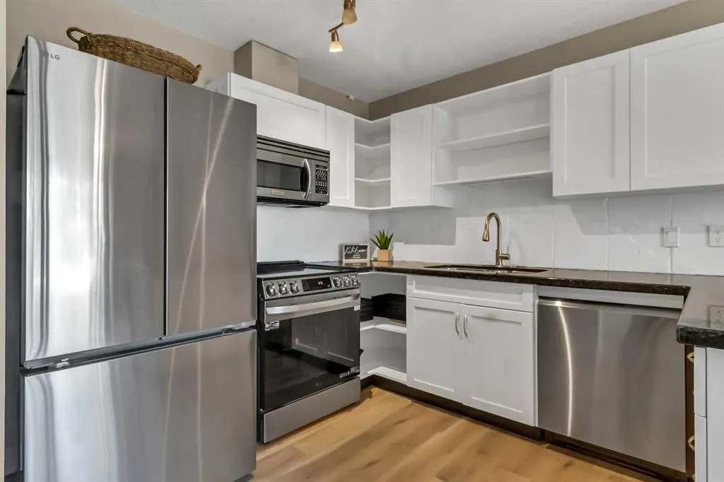218 Village Terrace SW, #8