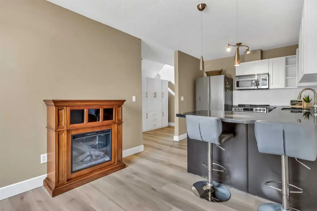 218 Village Terrace SW, #8