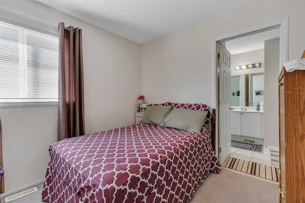 31 Tarington Way NE