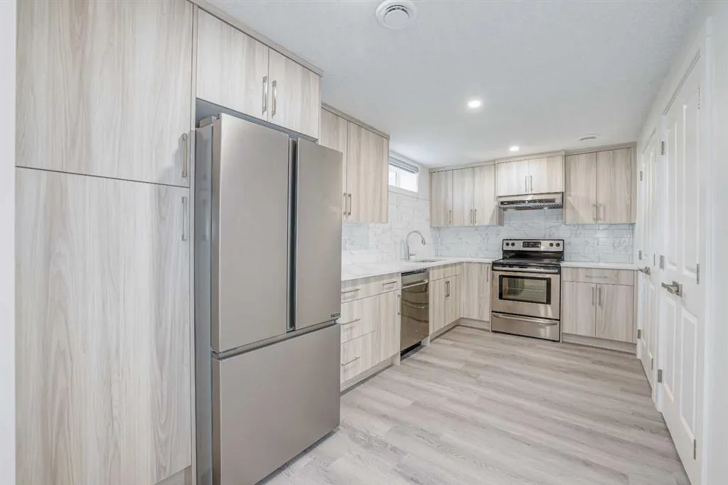152 Falconridge Crescent NE