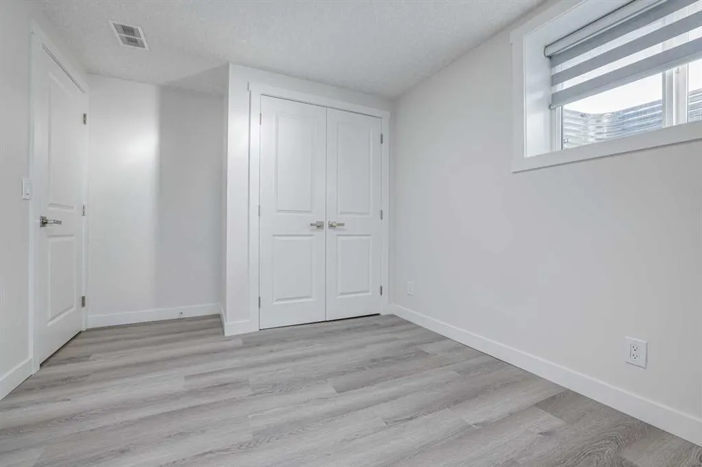 152 Falconridge Crescent NE