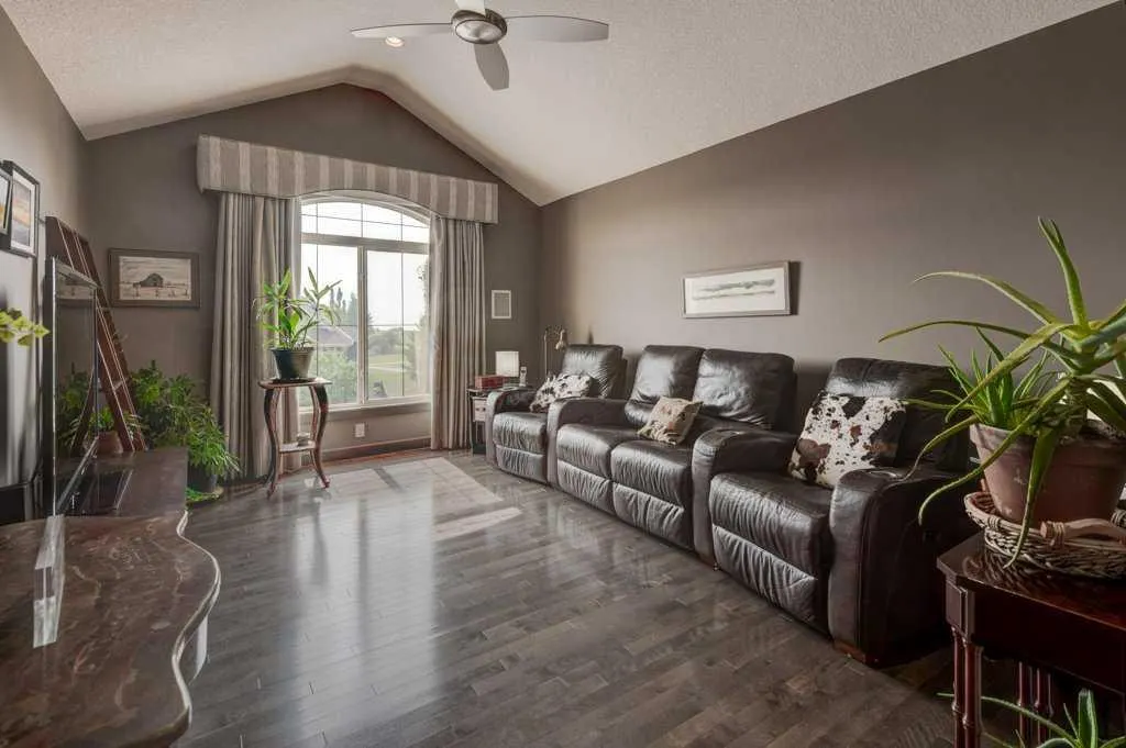 250 Cranarch Circle SE