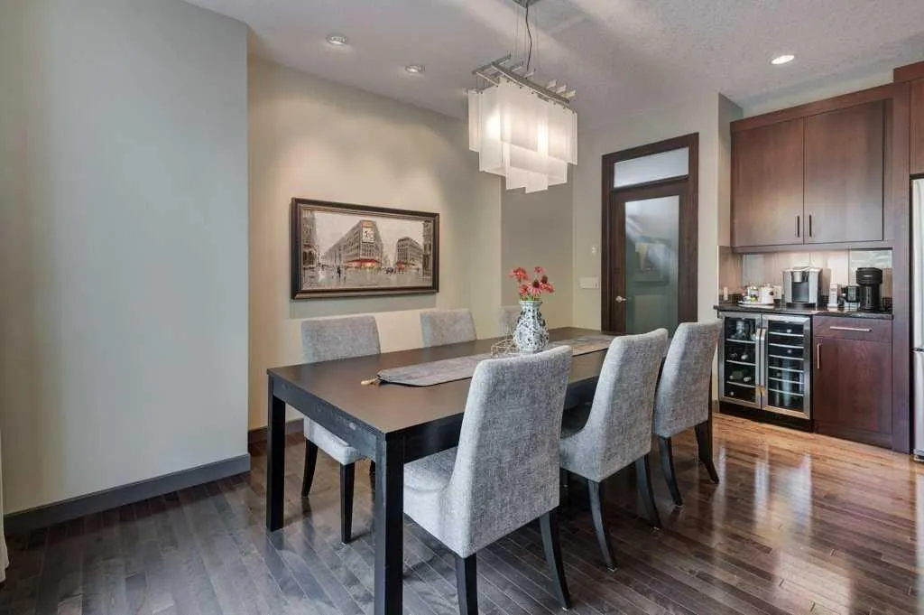 250 Cranarch Circle SE