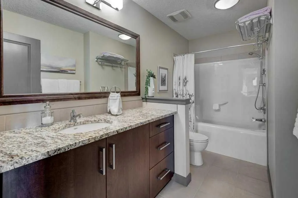 250 Cranarch Circle SE