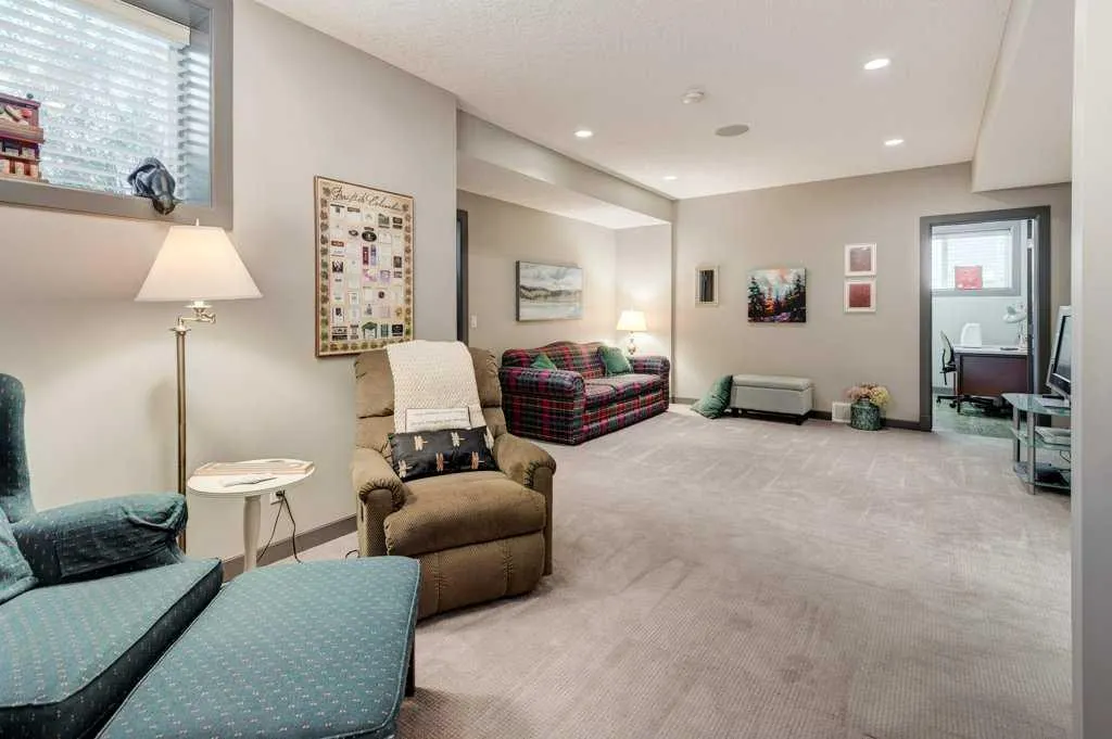 250 Cranarch Circle SE