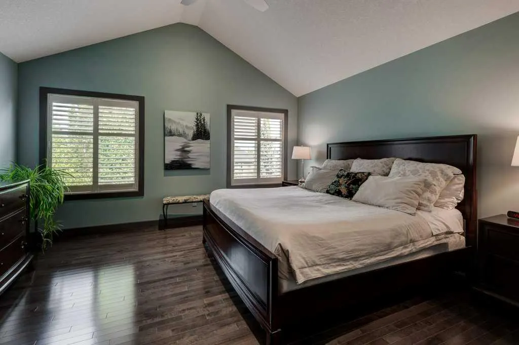 250 Cranarch Circle SE