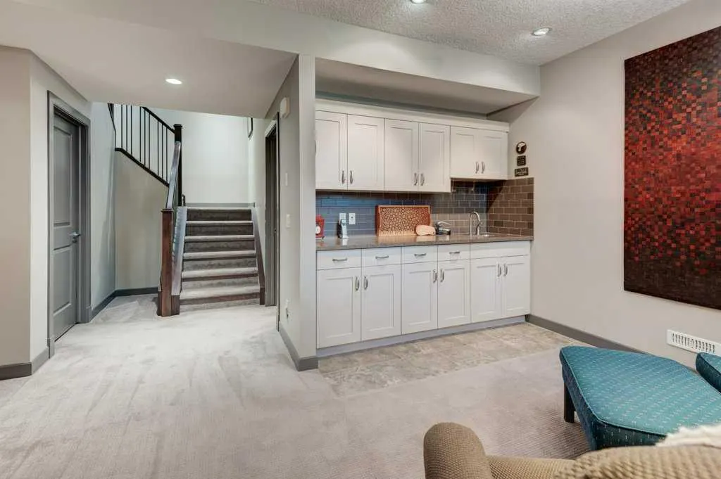 250 Cranarch Circle SE