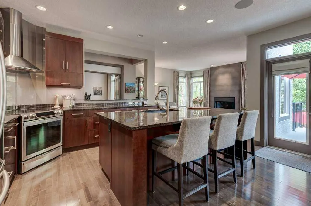250 Cranarch Circle SE