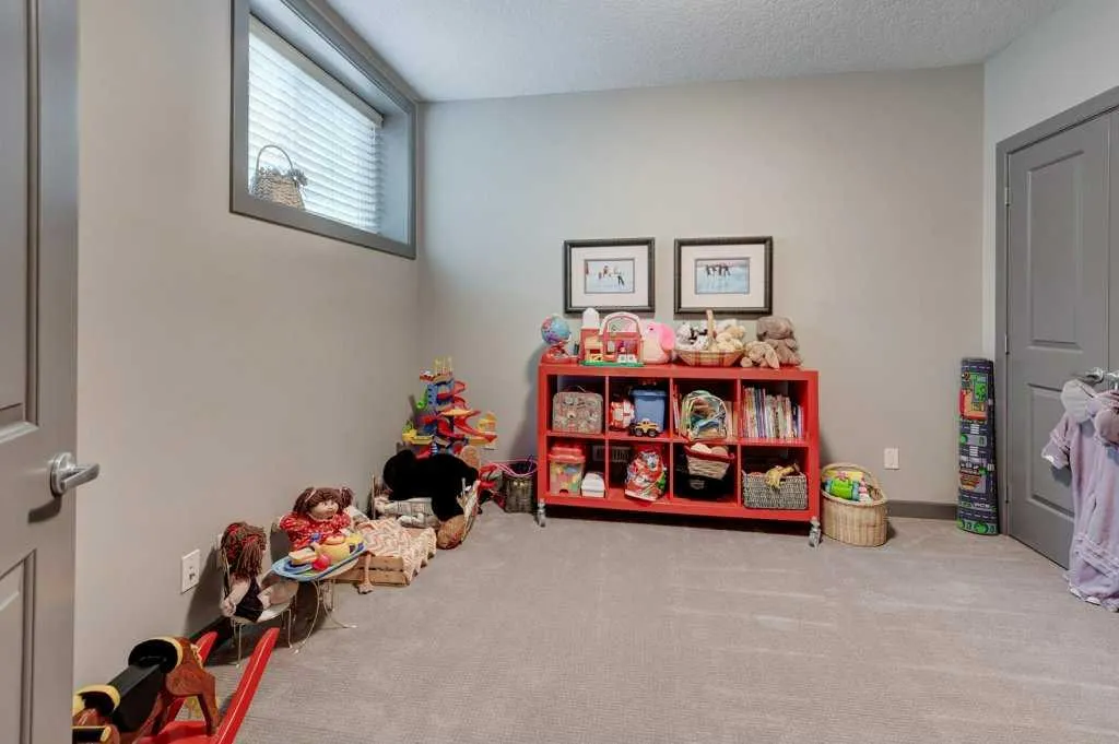 250 Cranarch Circle SE