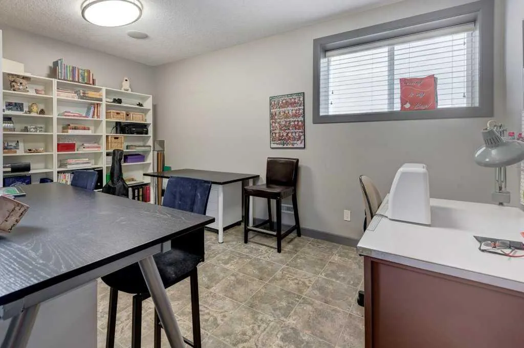 250 Cranarch Circle SE