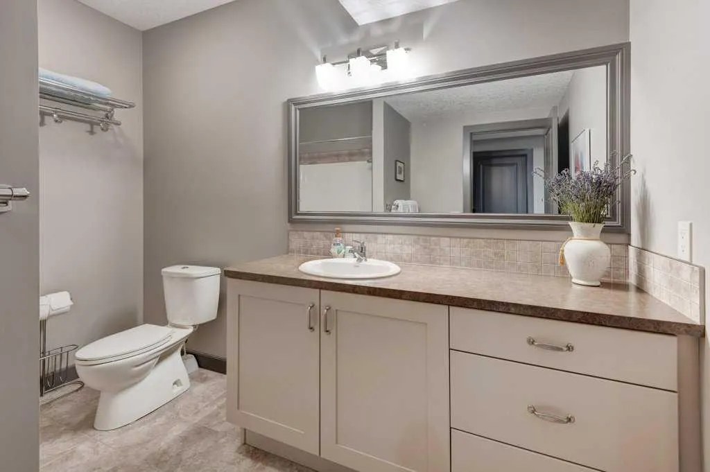 250 Cranarch Circle SE