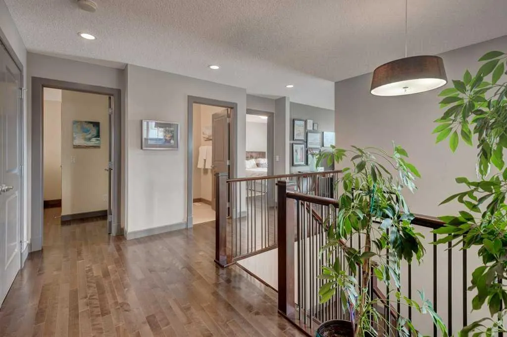 250 Cranarch Circle SE
