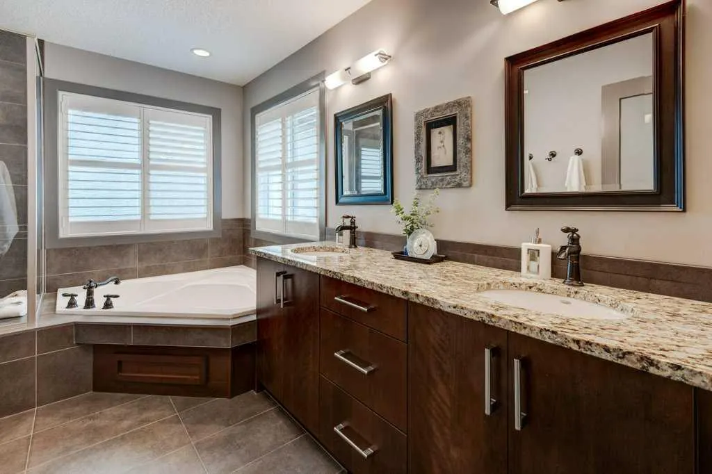250 Cranarch Circle SE