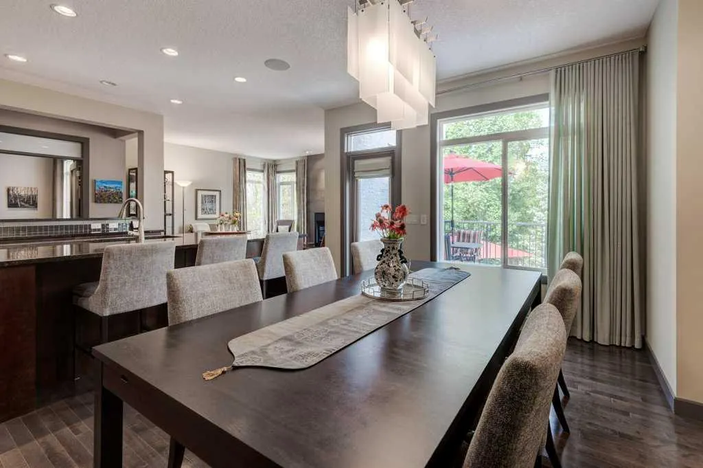250 Cranarch Circle SE