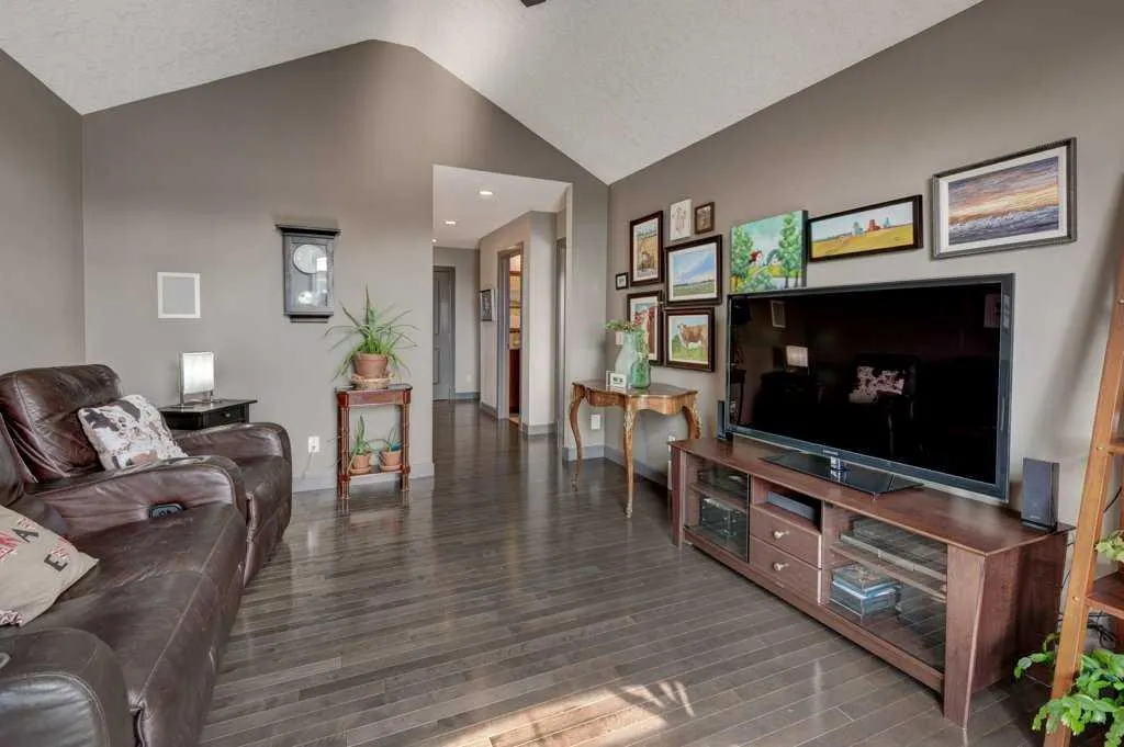 250 Cranarch Circle SE