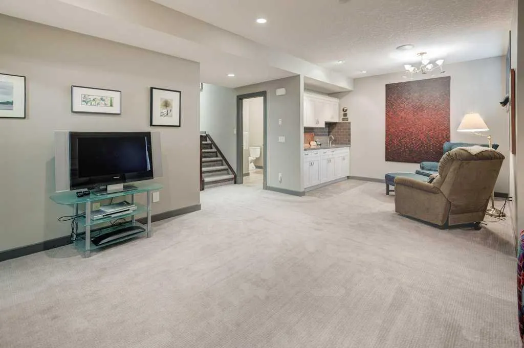 250 Cranarch Circle SE