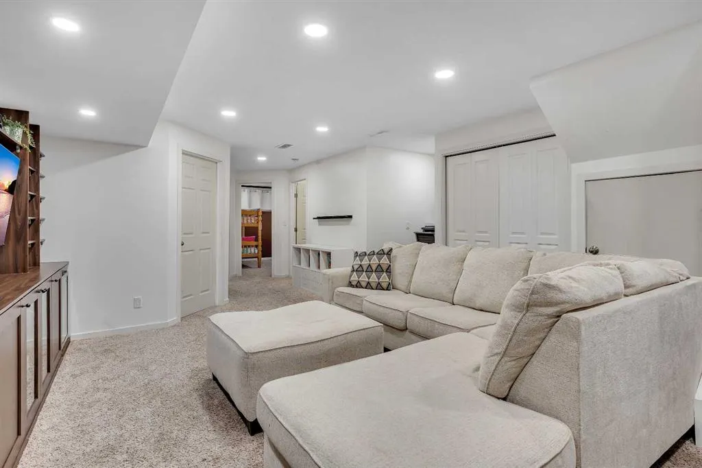 216 Cramond Green SE