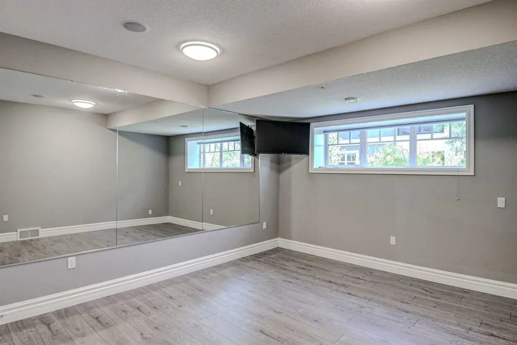 161 Glyde Park