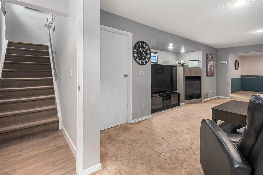 156 Rundlehill Drive NE