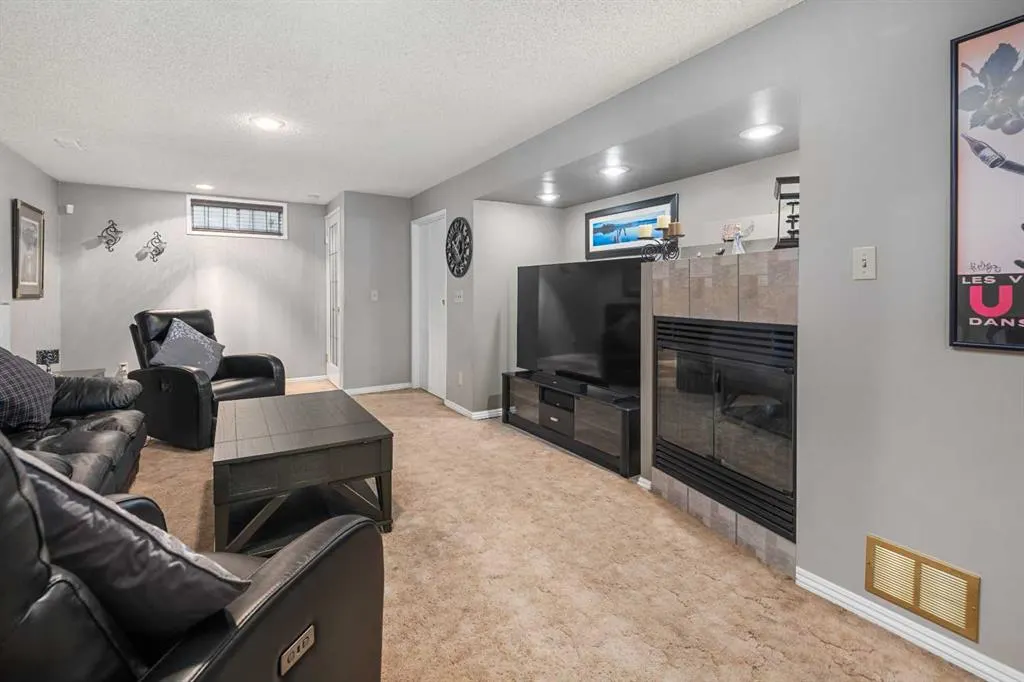 156 Rundlehill Drive NE