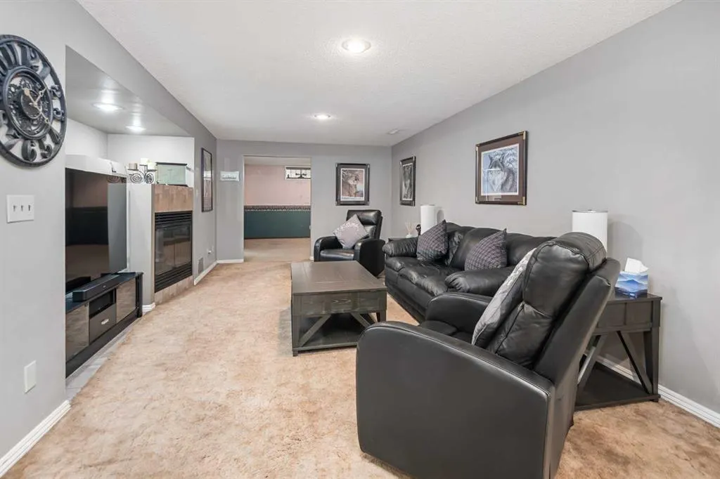156 Rundlehill Drive NE