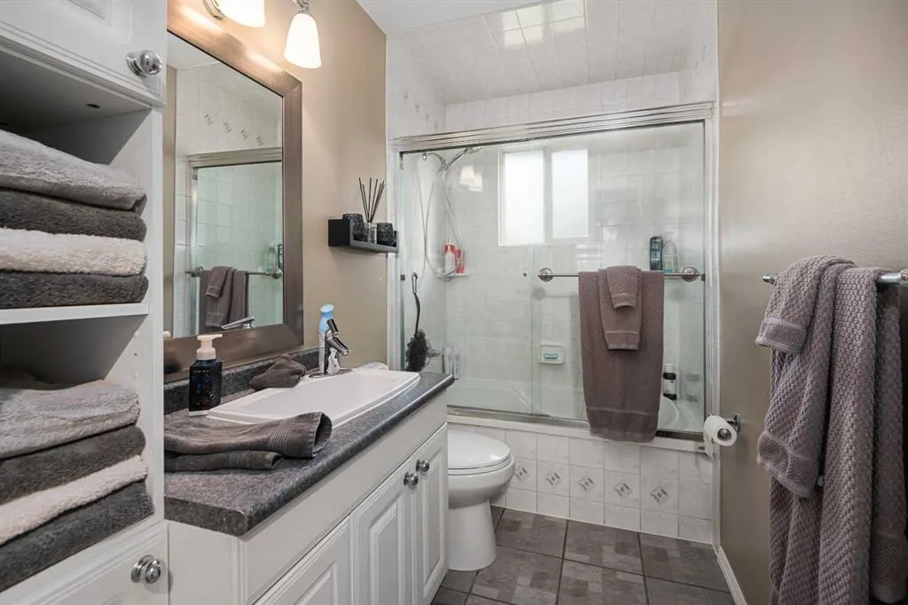 156 Rundlehill Drive NE