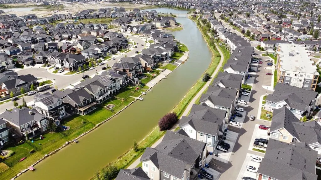 370 Canals Crossing SW