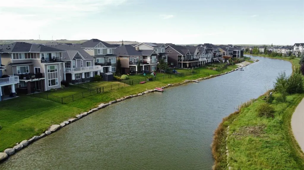 370 Canals Crossing SW