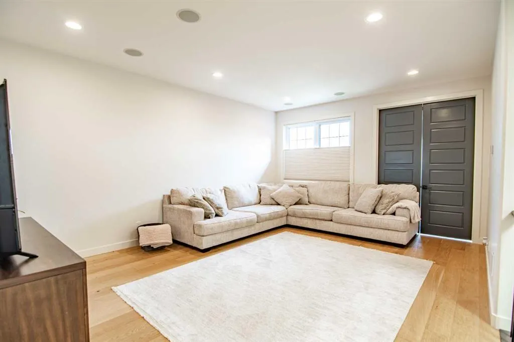 118 Turner Crescent