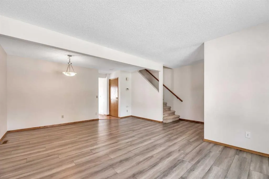 103 Riverglen Park SE