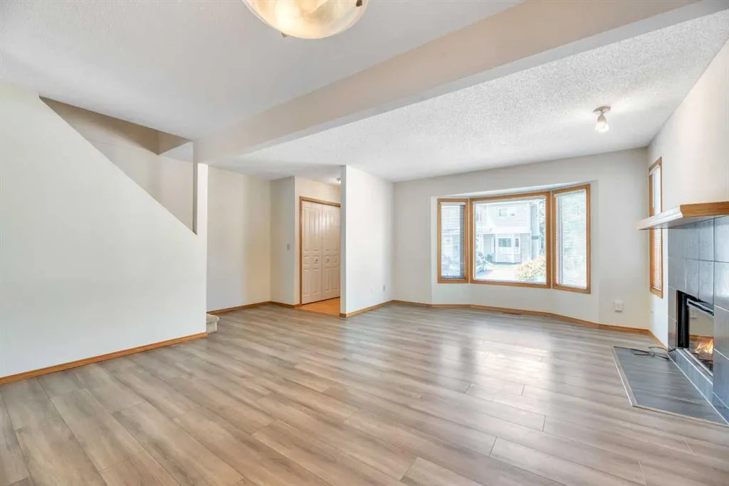 103 Riverglen Park SE
