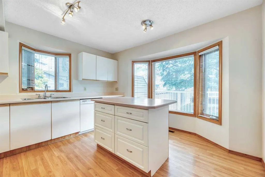 103 Riverglen Park SE